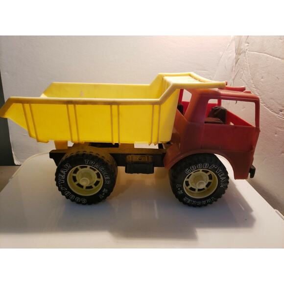 Vintage Gay Toys 12" plastic Dump Truck 620 brown/yellow Goodyear Tracker - Picture 4 of 8